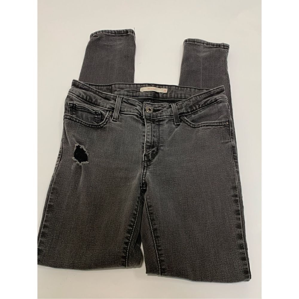 Levi’s 711 skinny faded, black, distressed Jean size 28